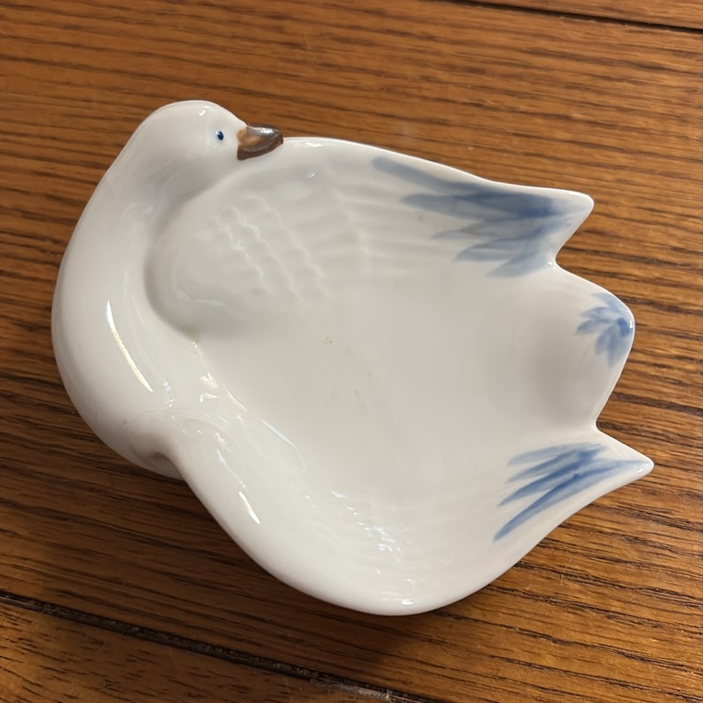 Takahashi Decorative Swan Porcelain Trinket Dish